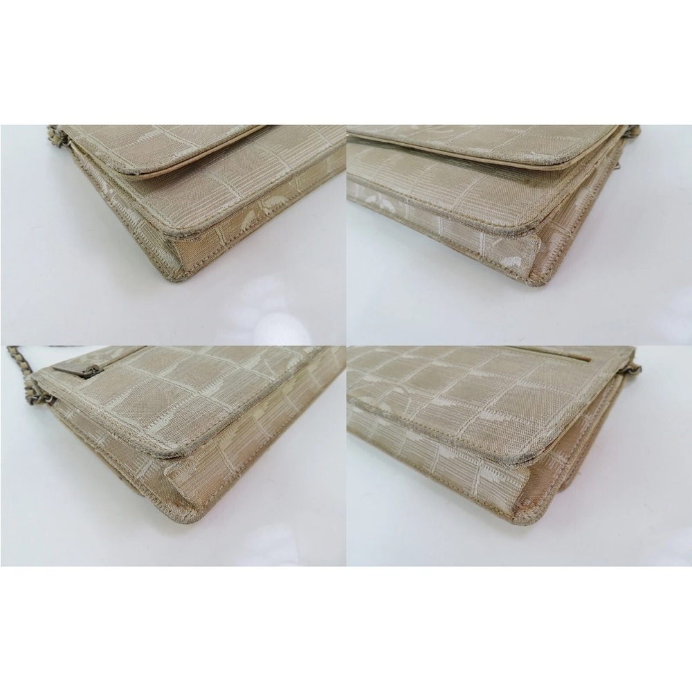 CHANEL Beige Crossbody Bag with Chain Strap - Picture 7 of 16
